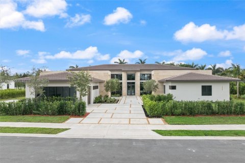 House in Davie, Florida 5 bedrooms, 540.51 sq.m. № 1817056 - photo 1