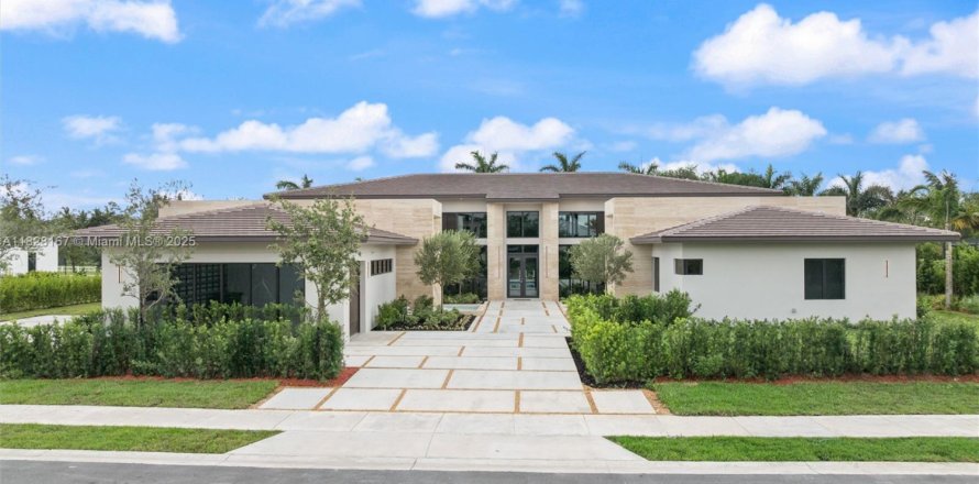 House in Davie, Florida 5 bedrooms, 540.51 sq.m. № 1817056