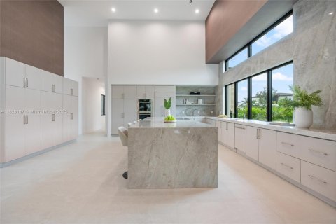 House in Davie, Florida 5 bedrooms, 540.51 sq.m. № 1817056 - photo 11