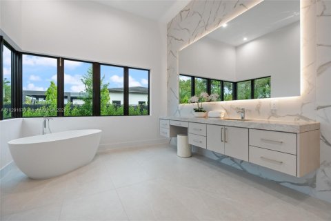House in Davie, Florida 5 bedrooms, 540.51 sq.m. № 1817056 - photo 29