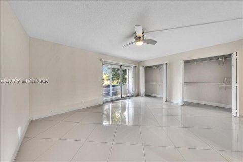 Condominio en venta en Coconut Creek, Florida, 1 dormitorio, 74.14 m2 № 2066015 - foto 20