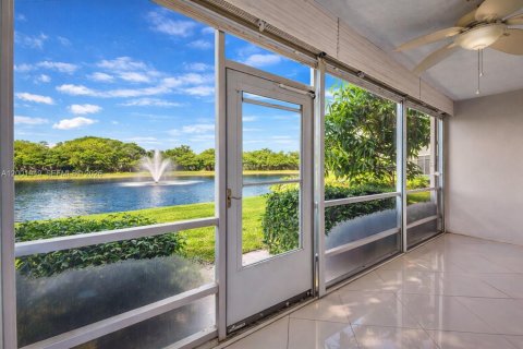 Condominio en Coconut Creek, Florida, 1 dormitorio  № 2066015