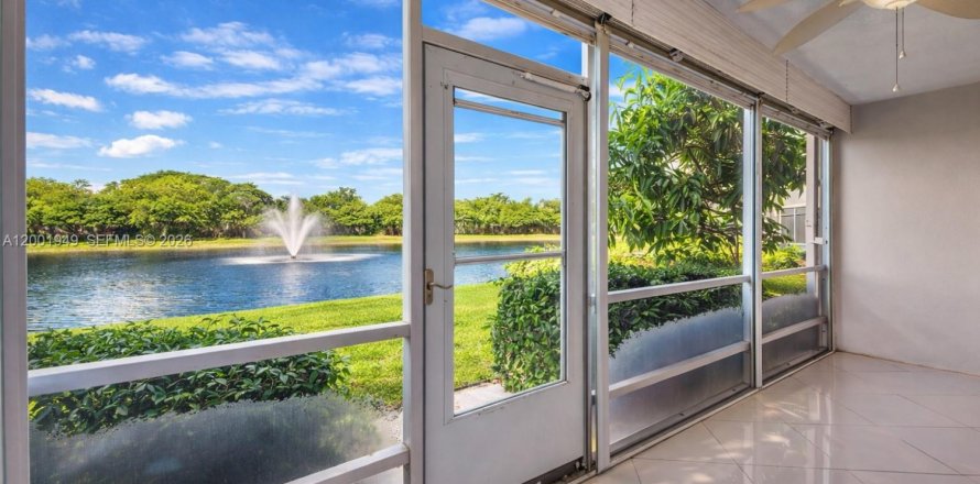 Condominio en Coconut Creek, Florida, 1 dormitorio  № 2066015