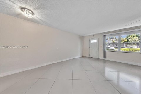 Condominio en venta en Coconut Creek, Florida, 1 dormitorio, 74.14 m2 № 2066015 - foto 7