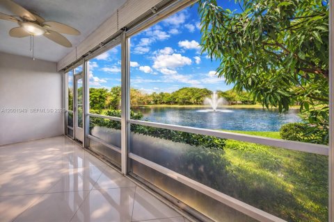 Condominio en venta en Coconut Creek, Florida, 1 dormitorio, 74.14 m2 № 2066015 - foto 2