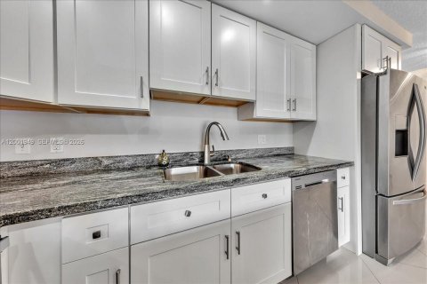 Condominio en venta en Coconut Creek, Florida, 1 dormitorio, 74.14 m2 № 2066015 - foto 13