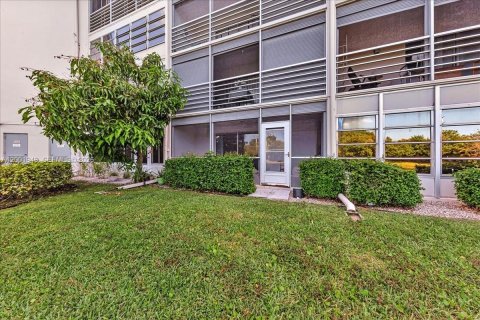 Condominio en venta en Coconut Creek, Florida, 1 dormitorio, 74.14 m2 № 2066015 - foto 26