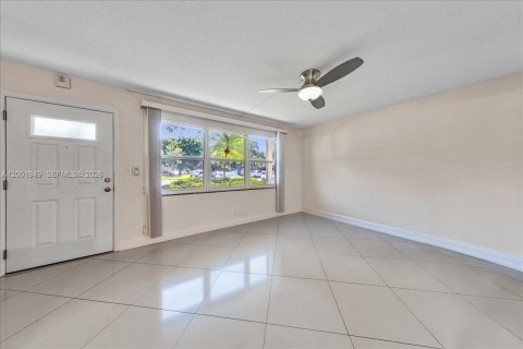 Condominio en venta en Coconut Creek, Florida, 1 dormitorio, 74.14 m2 № 2066015 - foto 5