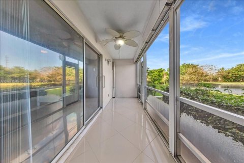 Condominio en venta en Coconut Creek, Florida, 1 dormitorio, 74.14 m2 № 2066015 - foto 24