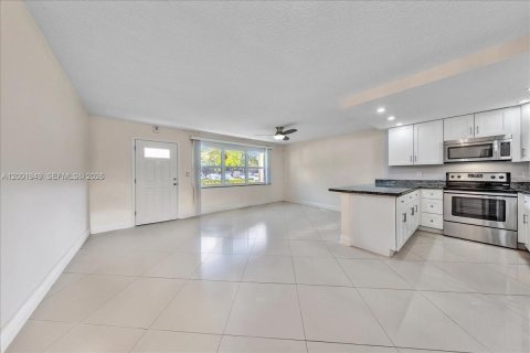 Condominio en venta en Coconut Creek, Florida, 1 dormitorio, 74.14 m2 № 2066015 - foto 6
