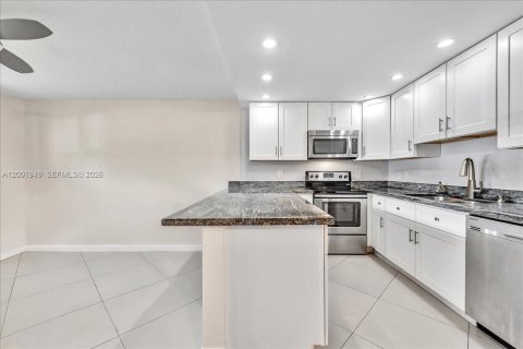 Condominio en venta en Coconut Creek, Florida, 1 dormitorio, 74.14 m2 № 2066015 - foto 8