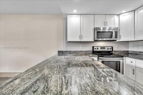 Condominio en venta en Coconut Creek, Florida, 1 dormitorio, 74.14 m2 № 2066015 - foto 10