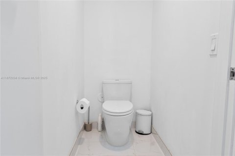 Купить кондоминиум в Норт-Майами-Бич, Флорида 2 спальни, 103.59м2, № 1925528 - фото 18