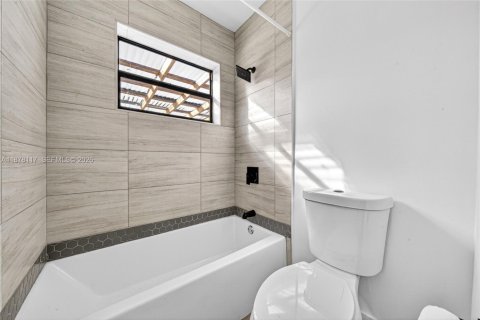 Casa en venta en Miami Gardens, Florida, 4 dormitorios, 134.24 m2 № 1923241 - foto 17