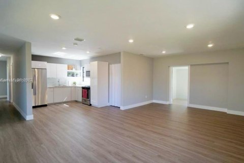 House in Miami Gardens, Florida 4 bedrooms, 134.24 sq.m. № 1923241 - photo 7