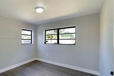 House in Miami Gardens, Florida 4 bedrooms, 134.24 sq.m. № 1923241 - photo 10