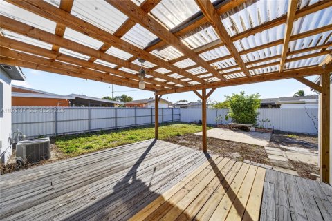 Casa en venta en Miami Gardens, Florida, 4 dormitorios, 134.24 m2 № 1923241 - foto 30