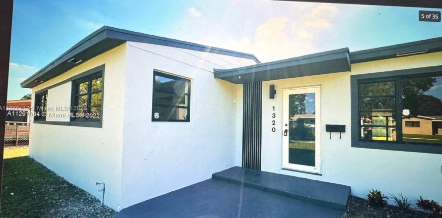 House in Miami Gardens, Florida 4 bedrooms, 134.24 sq.m. № 1923241