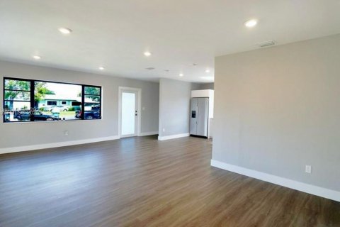 House in Miami Gardens, Florida 4 bedrooms, 134.24 sq.m. № 1923241 - photo 8