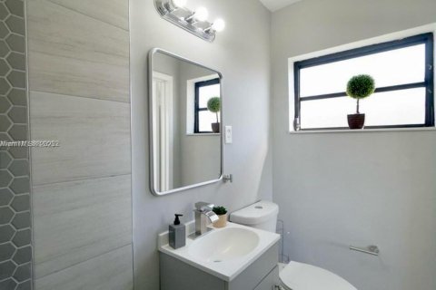 House in Miami Gardens, Florida 4 bedrooms, 134.24 sq.m. № 1923241 - photo 11