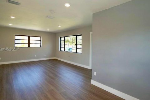 House in Miami Gardens, Florida 4 bedrooms, 134.24 sq.m. № 1923241 - photo 6