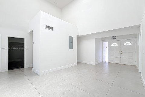 Купить виллу или дом в Купер-Сити, Флорида 5 спален, 223.15м2, № 1790207 - фото 7