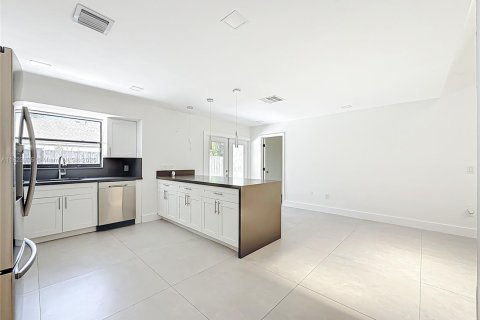 Купить виллу или дом в Купер-Сити, Флорида 5 спален, 223.15м2, № 1790207 - фото 17