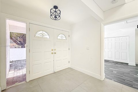 Купить виллу или дом в Купер-Сити, Флорида 5 спален, 223.15м2, № 1790207 - фото 9