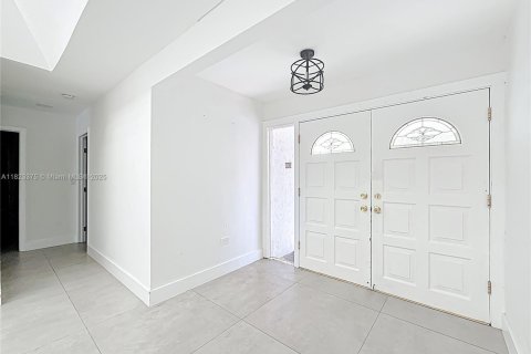 Купить виллу или дом в Купер-Сити, Флорида 5 спален, 223.15м2, № 1790207 - фото 6