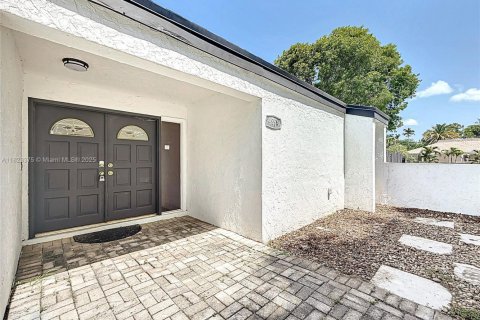 Купить виллу или дом в Купер-Сити, Флорида 5 спален, 223.15м2, № 1790207 - фото 4