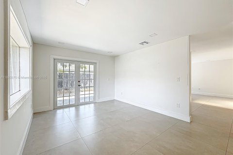 Купить виллу или дом в Купер-Сити, Флорида 5 спален, 223.15м2, № 1790207 - фото 18