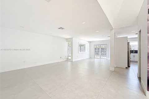 Купить виллу или дом в Купер-Сити, Флорида 5 спален, 223.15м2, № 1790207 - фото 11