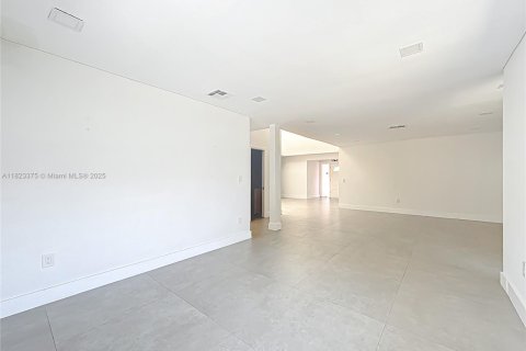Купить виллу или дом в Купер-Сити, Флорида 5 спален, 223.15м2, № 1790207 - фото 25