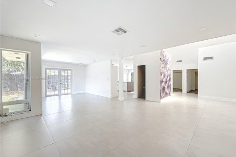 Купить виллу или дом в Купер-Сити, Флорида 5 спален, 223.15м2, № 1790207 - фото 10