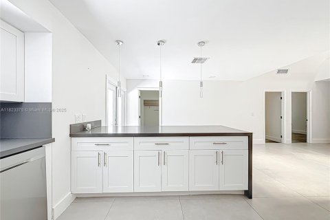 Купить виллу или дом в Купер-Сити, Флорида 5 спален, 223.15м2, № 1790207 - фото 24