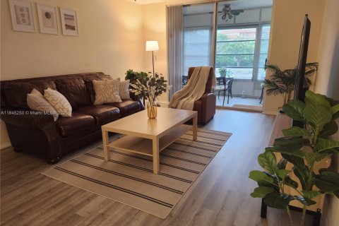 Condo in Plantation, Florida, 1 bedroom  № 1848743 - photo 1