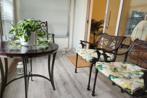 Condo in Plantation, Florida, 1 bedroom  № 1848743 - photo 6