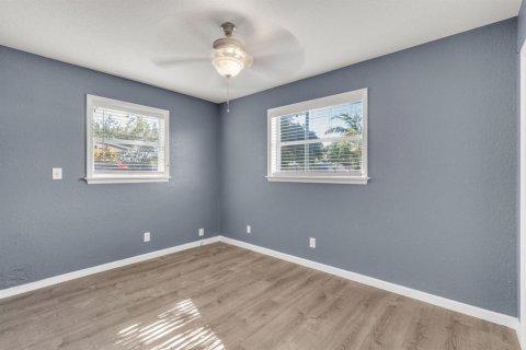 House in Lauderhill, Florida 2 bedrooms, 83.61 sq.m. № 2430221 - photo 13