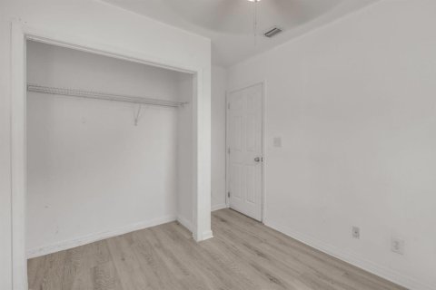 House in Lauderhill, Florida 2 bedrooms, 83.61 sq.m. № 2430221 - photo 12