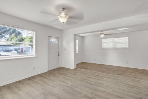 House in Lauderhill, Florida 2 bedrooms, 83.61 sq.m. № 2430221 - photo 7