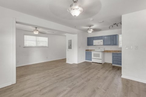 House in Lauderhill, Florida 2 bedrooms, 83.61 sq.m. № 2430221 - photo 5