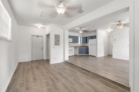 House in Lauderhill, Florida 2 bedrooms, 83.61 sq.m. № 2430221 - photo 9