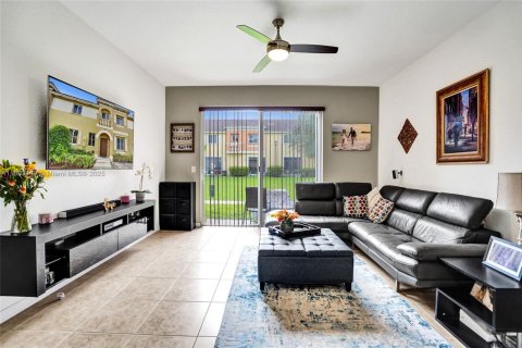 Touwnhouse à vendre à Miramar, Floride: 2 chambres, 104.05 m2 № 1945493 - photo 8