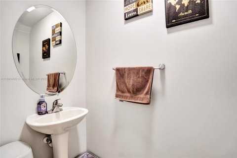 Touwnhouse à vendre à Miramar, Floride: 2 chambres, 104.05 m2 № 1945493 - photo 10