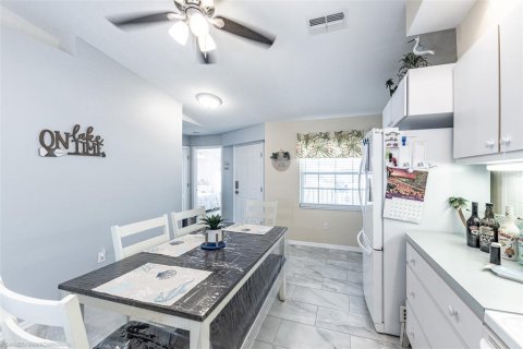 Condominio en alquiler en Lake Suzy, Florida, 3 dormitorios, 125.23 m2 № 1424184 - foto 10