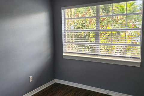 Casa en alquiler en Brandon, Florida, 3 dormitorios, 130.16 m2 № 2117043 - foto 10
