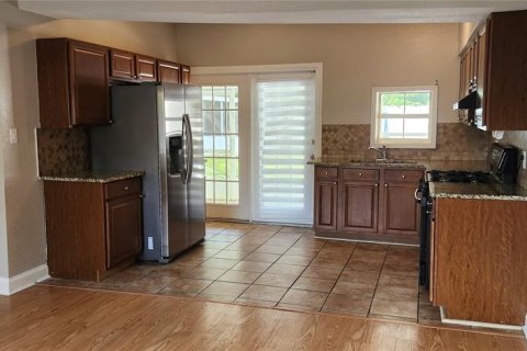 Casa en alquiler en Brandon, Florida, 3 dormitorios, 130.16 m2 № 2117043 - foto 3