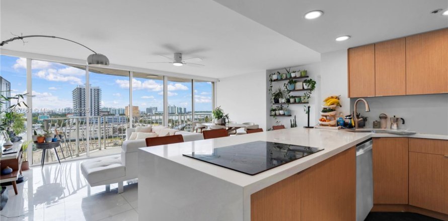 Condo à North Bay Village, Floride, 2 chambres № 1949966