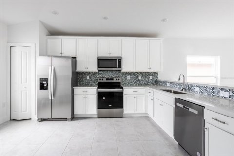 House in Port Charlotte, Florida 3 bedrooms, 140.38 sq.m. № 1718956 - photo 3