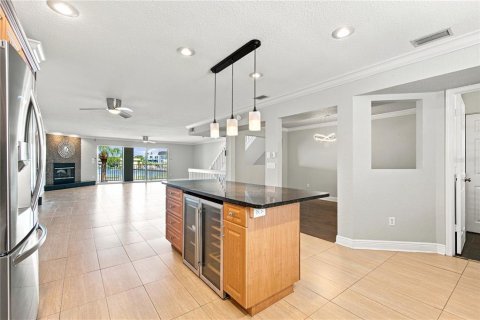 Adosado en venta en Treasure Island, Florida, 3 dormitorios, 227.42 m2 № 2360964 - foto 24